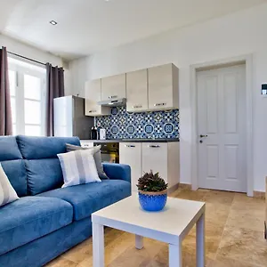 https://st-ursuala-apartment-valletta.hotelssaintjulians.com