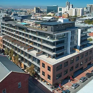 urban-elephant-the-docklands.hotels-capetown.com/