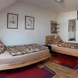 Zwei Ruhige, Private Gaestezimmer Nahe U-bahn Homestay